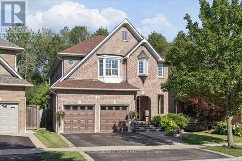 9 Pebblebrook Cres, Whitby, ON, L1R3P4 | Card Image