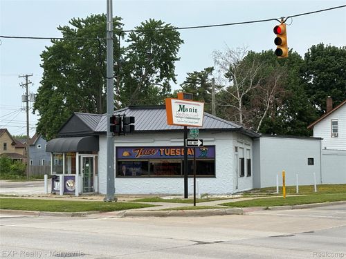1232 10th St, Port Huron, MI, 48060-5206 | Card Image