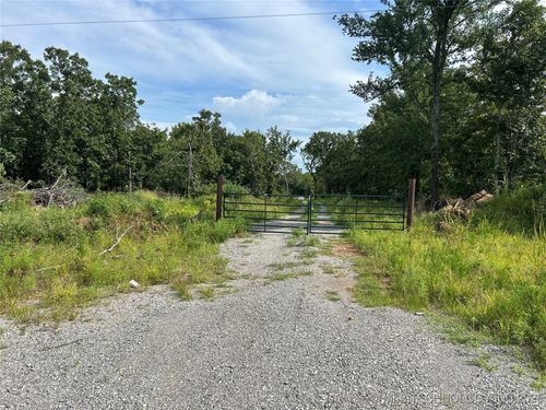 824 2 Mile Ln, McAlester, OK, 74501 | Card Image