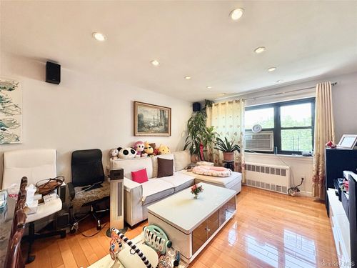 6l-138-25 31st Dr, Flushing, NY, 11354-2618 | Card Image