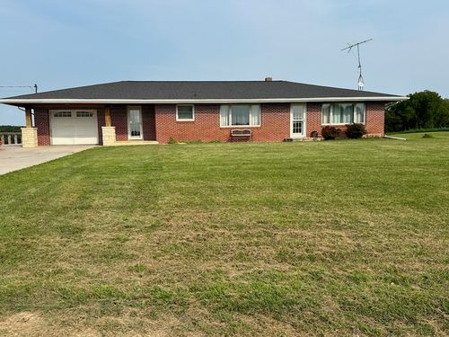 7039 N Main St, EAST DUBUQUE, IL, 61025-9731 | Card Image