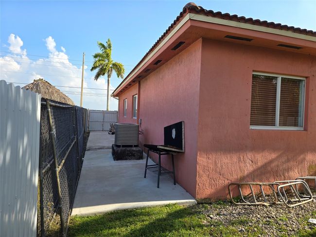 15413 Sw 184th St, House other with 4 bedrooms, 2 bathrooms and null parking in Miami FL | Image 22