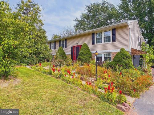13 Wartman Rd, COLLEGEVILLE, PA, 19426-1718 | Card Image