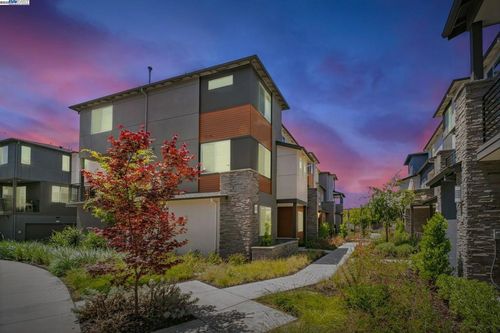 122 Notion Way, Hayward, CA, 94544-7783 | Card Image