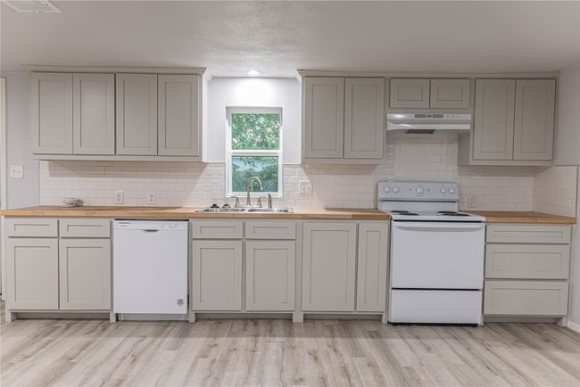209 Pecan St, House other with 3 bedrooms, 1 bathrooms and null parking in Whitesboro TX | Image 5