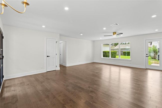 2823 Stetson Ln, House other with 3 bedrooms, 2 bathrooms and 2 parking in Houston TX | Image 12