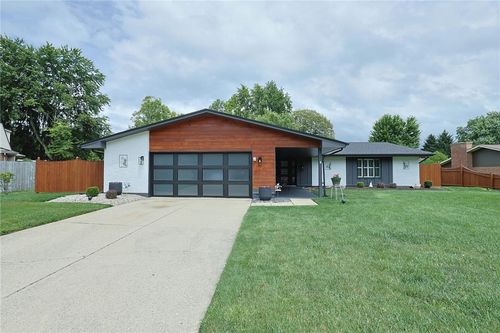 8910 Spring Run Ln, Centerville, OH, 45458-2803 | Card Image