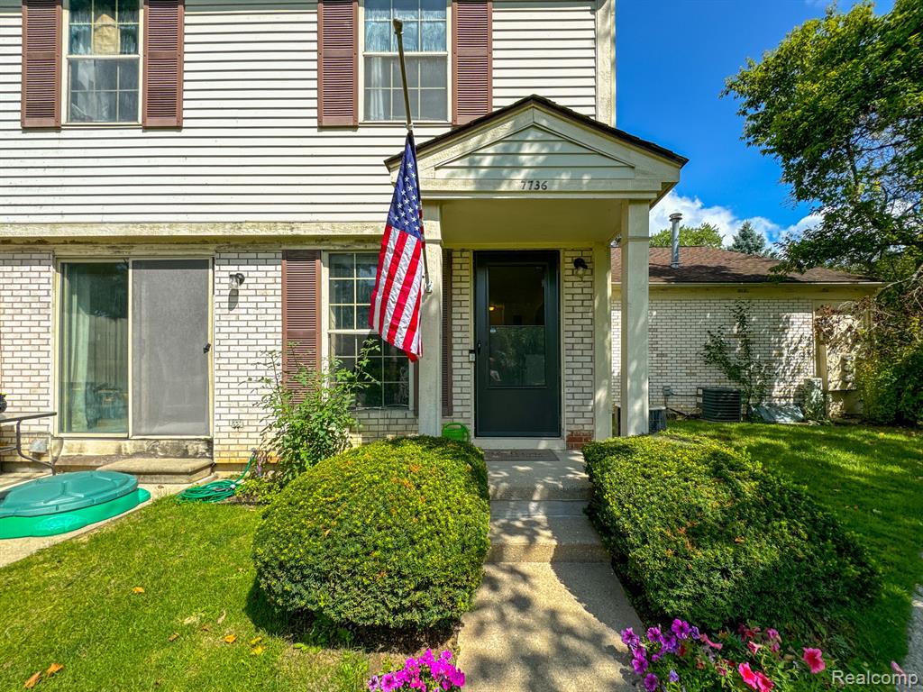 Lake Ridge Dr, Waterford, MI 48327