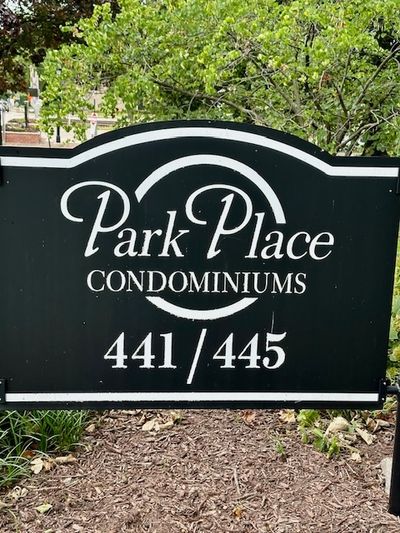 4G - 445 N Park Boulevard, Condo with 3 bedrooms, 2 bathrooms and 1 parking in Glen Ellyn IL | Image 2