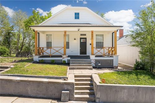 605 N 12th St, Saint Joseph, MO, 64501-1830 | Card Image