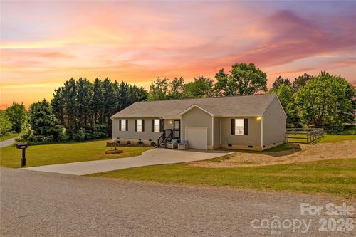 104 Sandtrap Dr, Statesville, NC, 28677-2604 | Card Image