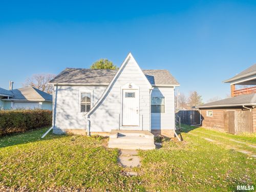 209 Chestnut St, La Rose, IL, 61541-1402 | Card Image