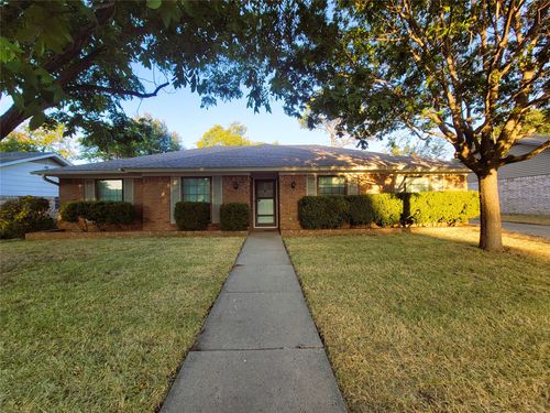 7405 Pinehurst Dr W, Fort Worth, TX, 76134-4404 | Card Image