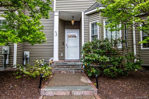 638 E Main St, Jefferson Valley, NY, 10535-1132 | Card Image