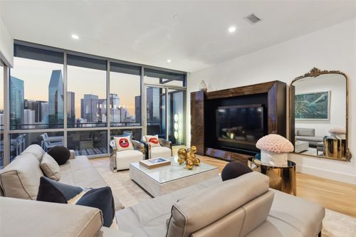 apt-2003-2200 Victory Ave, Dallas, TX, 75219-7682 | Card Image