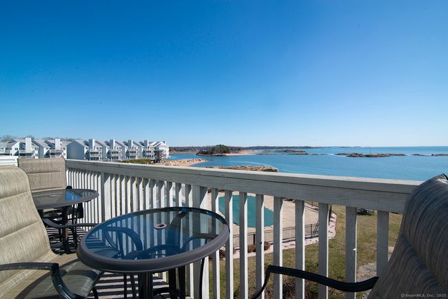 APT-306 - 1 Mansfield Grove Rd, Condo with 2 bedrooms, 2 bathrooms and null parking in East Haven CT | Image 5