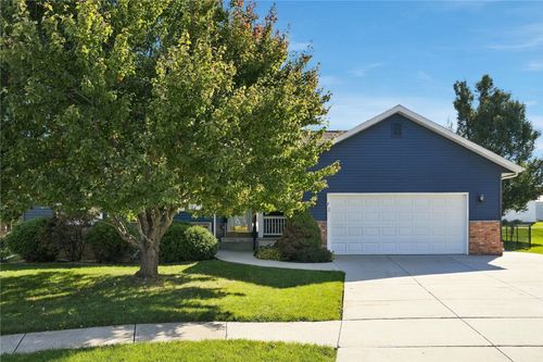 7400 Mallard Ct Ne, Cedar Rapids, IA, 52402-7300 | Card Image