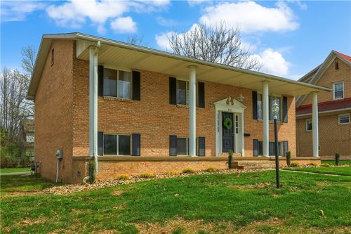 201 E Hazelcroft Ave, New Castle, PA, 16105-2175 | Card Image