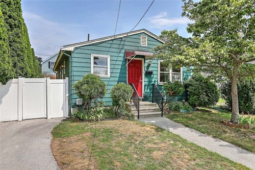 104 Stanton Ave, Riverside, RI, 02915-5708 | Card Image