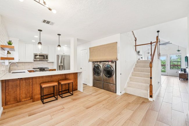 6610 Mesa Hollow Dr, Townhouse with 3 bedrooms, 2 bathrooms and 4 parking in Austin TX | Image 4