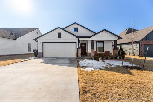 8986 E 163rd St S, Bixby, OK, 74008-5376 | Card Image