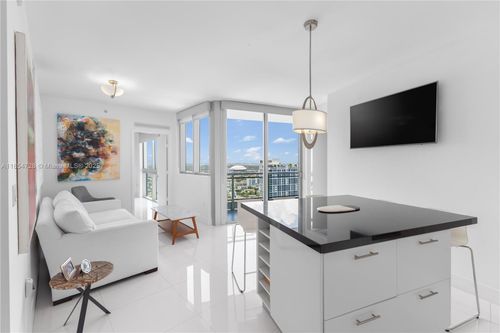 apt-4206-92 Sw 3rd St, Miami, FL, 33130-3381 | Card Image