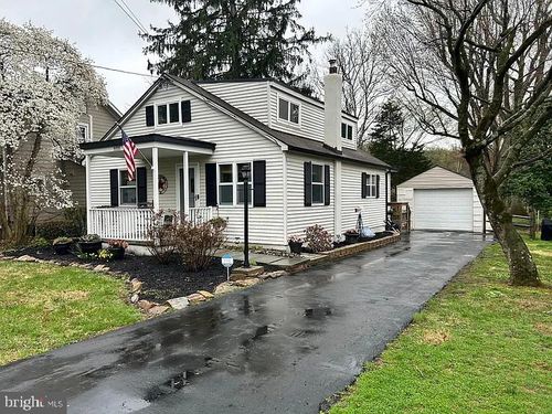 995 Swayze Ave, WASHINGTON CROSSING, PA, 18977-1427 | Card Image