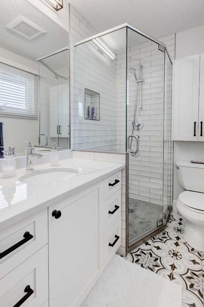 2607 Laurel Cres Sw, House other with 3 bedrooms, 3 bathrooms and 2 parking in Calgary AB | Image 18