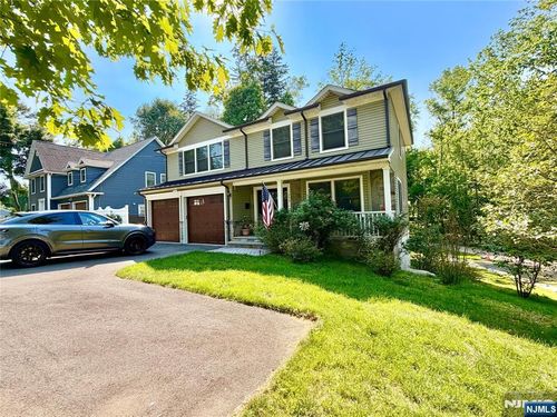 252 4th Ave, Westwood, NJ, 07675-3402 | Card Image