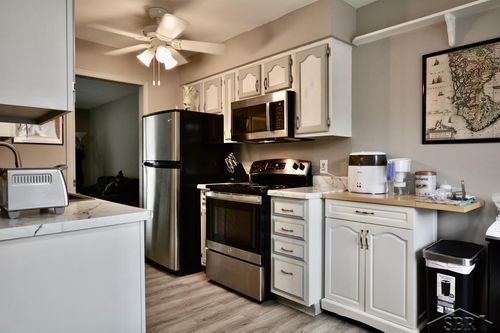 217 Cherryview Dr, Midland, MI, 48640-5559 | Card Image