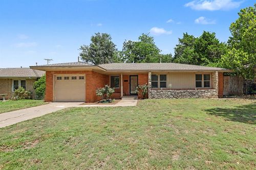2231 W Britton Rd, The Village, OK, 73120-1157 | Card Image