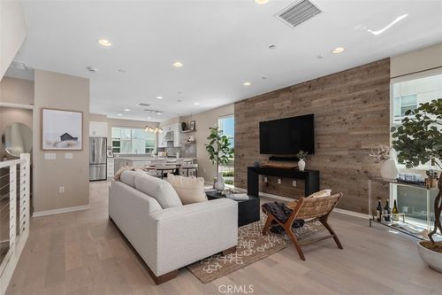 1529 Greenwich Dr, Huntington Beach, CA, 92646 | Card Image