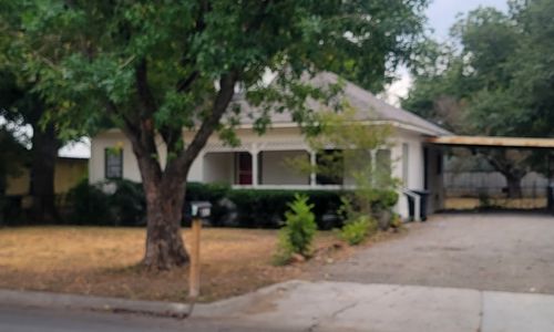 411 Poindexter Ave, Cleburne, TX, 76033-4425 | Card Image