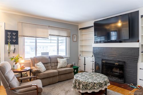 22799 Oakwood Ave, Eastpointe, MI, 48021-3512 | Card Image