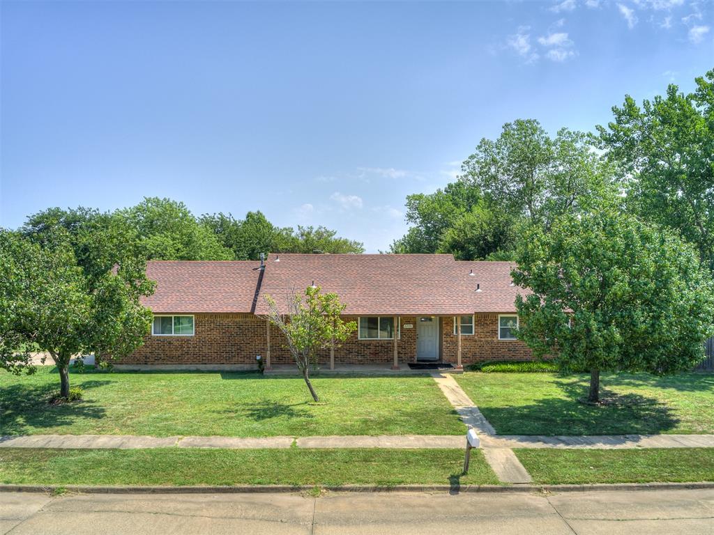 Crystal Dr, Moore, OK 73160