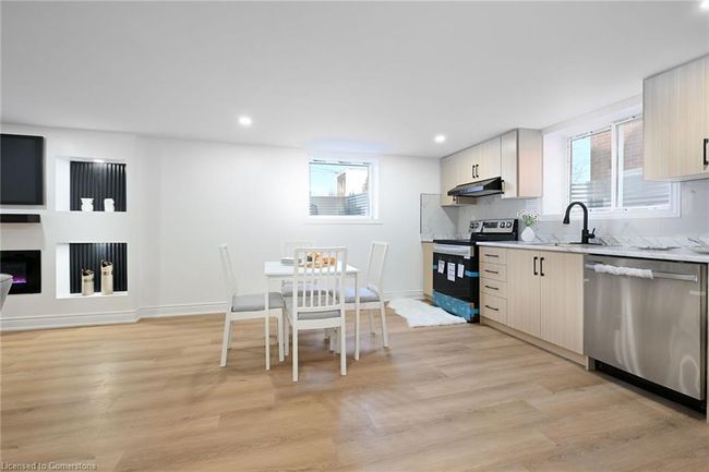 812 10 Th Ave, House other with 5 bedrooms, 2 bathrooms and 5 parking in Hamilton ON | Image 34
