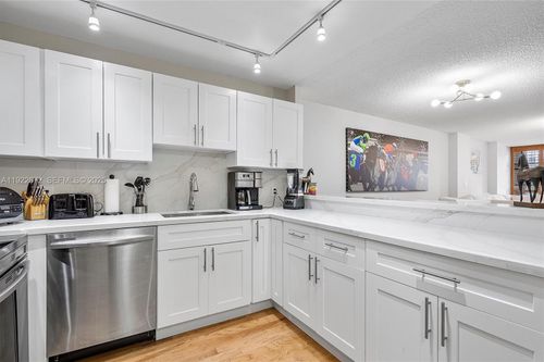 apt-217-600 Parkview Dr, Hallandale Beach, FL, 33009-2969 | Card Image