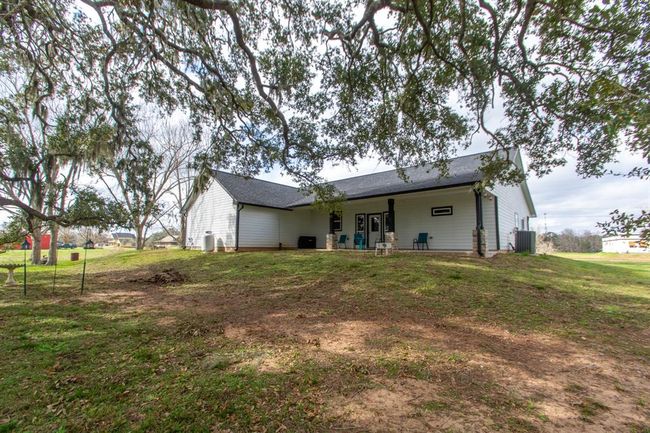 202 Horse Shoe Trl, House other with 3 bedrooms, 2 bathrooms and 2 parking in Angleton TX | Image 31