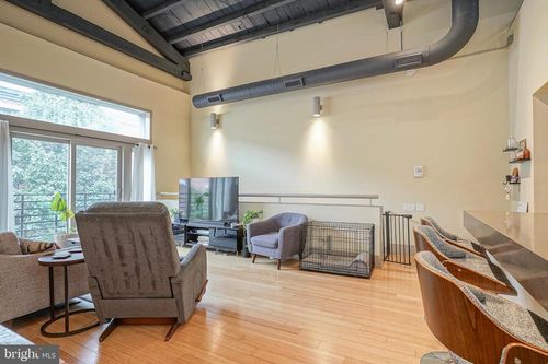 1136 Titan St, PHILADELPHIA, PA, 19147-5002 | Card Image
