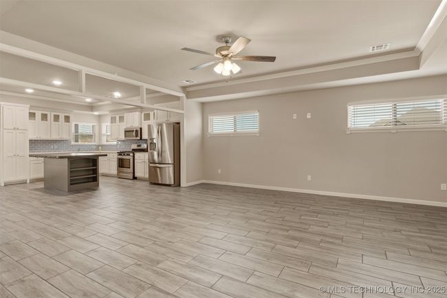 27623 109 Th St, House other with 3 bedrooms, 2 bathrooms and null parking in Coweta OK | Image 9