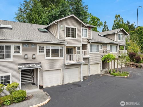 18544 Ne 57th St, Redmond, WA, 98052-6111 | Card Image