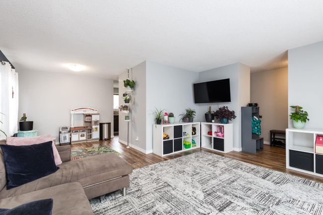 2721 14 Avenue N, Home with 5 bedrooms, 3 bathrooms and 2 parking in Lethbridge AB | Image 6