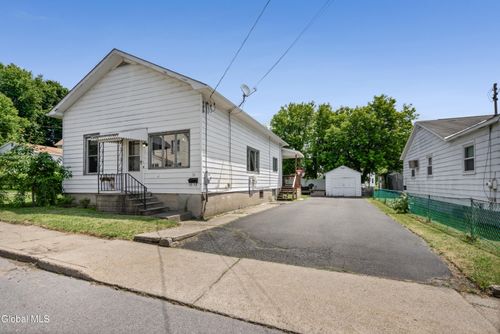 36 Maple St, Mechanicville, NY, 12118-1107 | Card Image