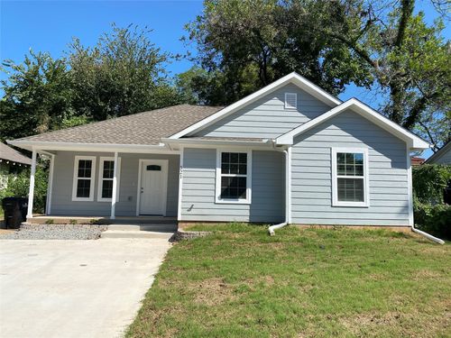 521 E Sears St, Denison, TX, 75021-2739 | Card Image