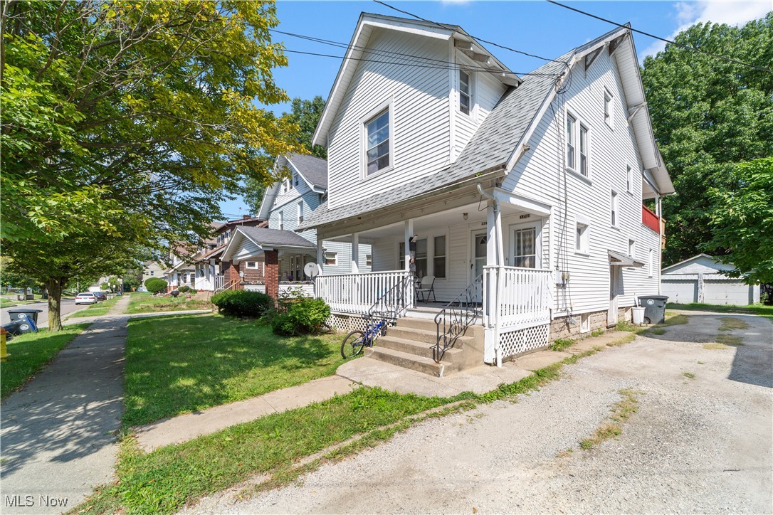 Hillwood Dr, Akron, OH 44320