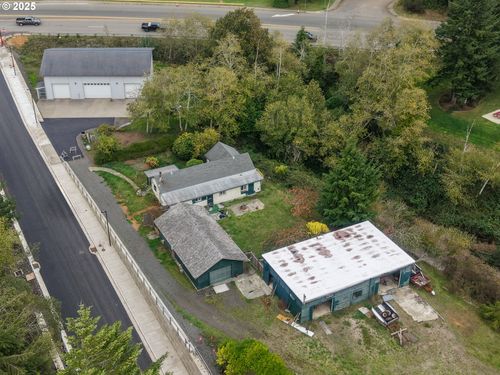 565 Lindy Ln, Coos Bay, OR, 97420-3522 | Card Image