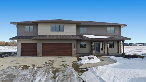 6490 Selkirk Dr S, Fargo, ND, 58104-5584 | Card Image