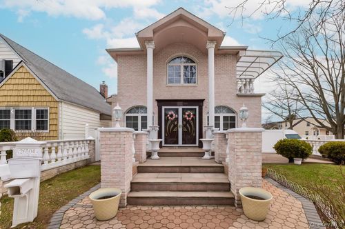 26504 79th Ave, Glen Oaks, NY, 11004-1359 | Card Image