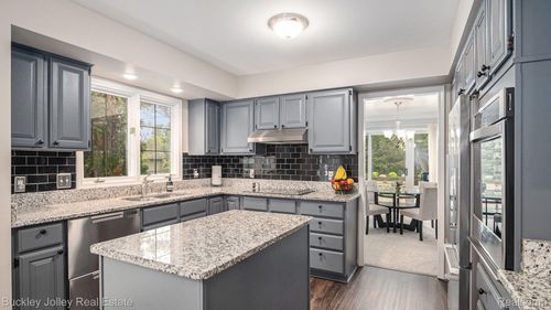 33-4659 Pine Eagles Dr, Brighton, MI, 48116-9757 | Card Image