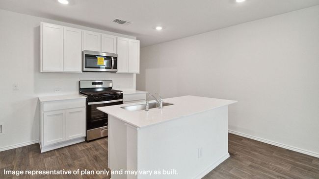 405 Wild Goose Drive, House other with 3 bedrooms, 2 bathrooms and null parking in Luling TX | Image 5